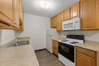 Country Bluff Apartments in Rapid City, SD - Building Photo - Building Photo
