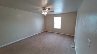 328 Oak Ridge Pkwy in Arnold, MO - Foto de edificio - Building Photo