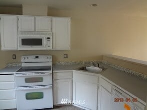 833 SW Sunset Blvd in Renton, WA - Building Photo - Building Photo