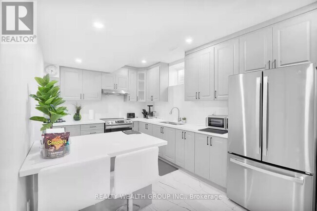 7 Leo Austin Rd in Brampton, ON - Building Photo - Building Photo