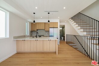 6763 Lexington Ave in Los Angeles, CA - Building Photo - Building Photo