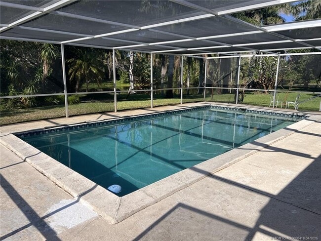 property at 652 NW Sunset Dr