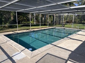 652 NW Sunset Dr in Stuart, FL - Building Photo - Building Photo