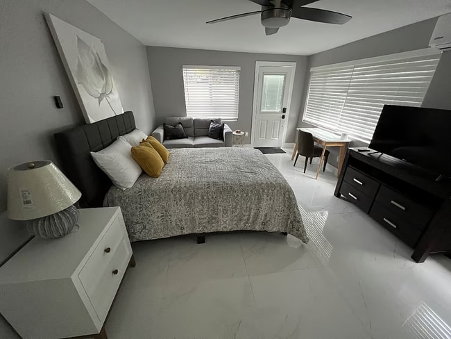 3163 NW 29th St, Unit 3163 A in Miami, FL - Foto de edificio - Building Photo