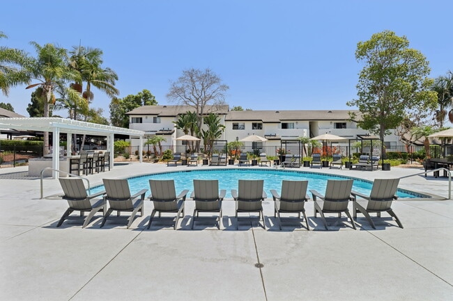 Waterleaf Apartments Homes in Vista, CA - Foto de edificio - Building Photo