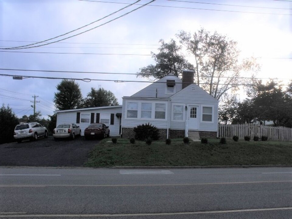 901 Johnson Ave in Johnson City, TN - Building Photo