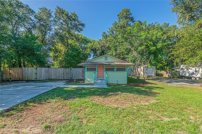 1120 E Minnesota Ave in DeLand, FL - Building Photo - Building Photo