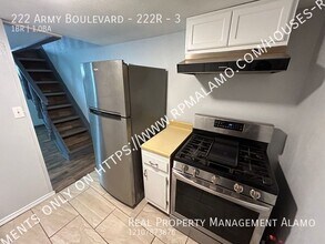 222 Army Blvd in San Antonio, TX - Building Photo - Building Photo