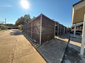 9461 Timberleaf Dr in Dallas, TX - Foto de edificio - Building Photo