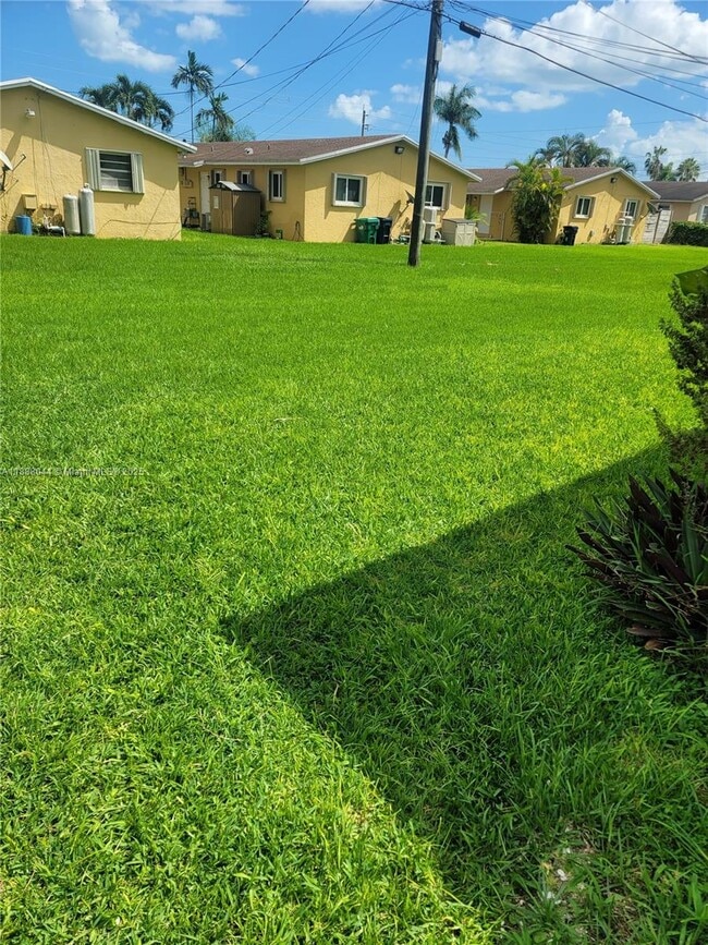 25443 SW 107th Ct in Homestead, FL - Foto de edificio - Building Photo