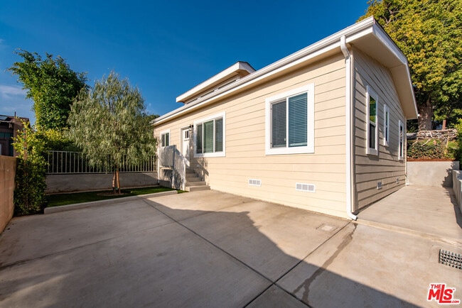 3023 Prospect Ave in Santa Monica, CA - Building Photo - Building Photo
