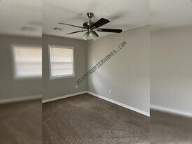 9412 Northland Rd in The Village, OK - Building Photo