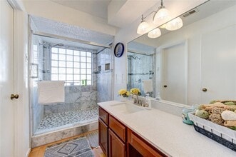 3927 Summit Valley Dr in Houston, TX - Building Photo - Building Photo