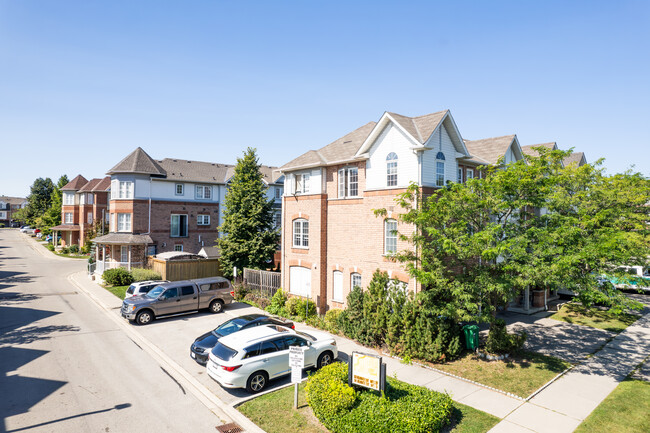 3030 Breakwater Crt in Mississauga, ON - Building Photo - Building Photo