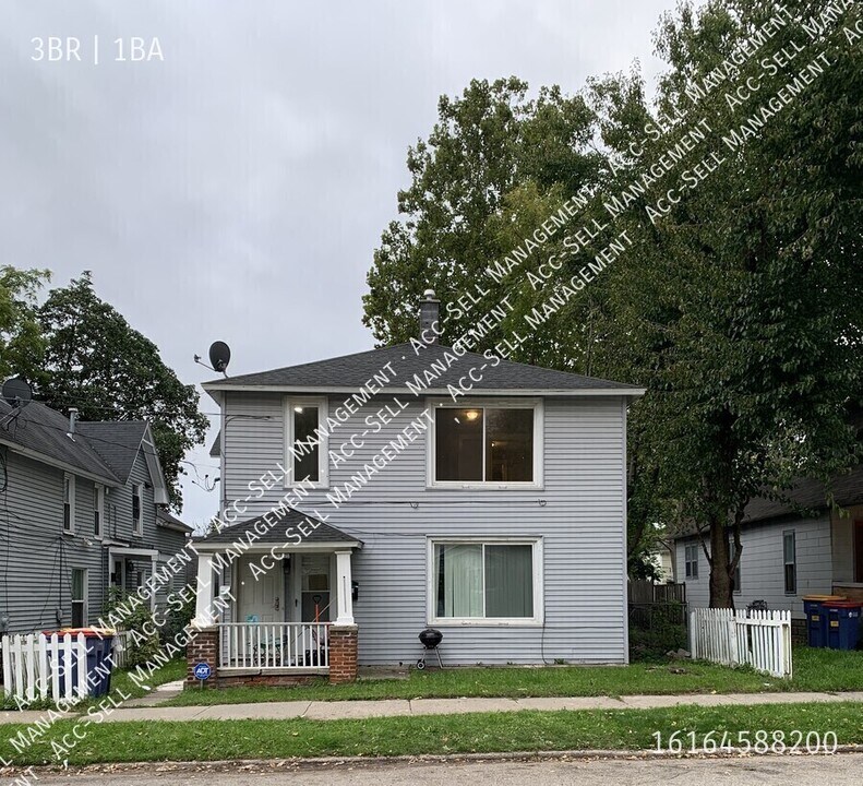 1263 College Ave NE-Unit -2 in Grand Rapids, MI - Building Photo
