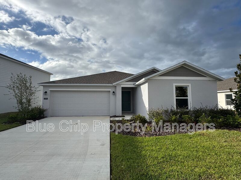 2295 Green Valley St in Daytona Beach, FL - Building Photo