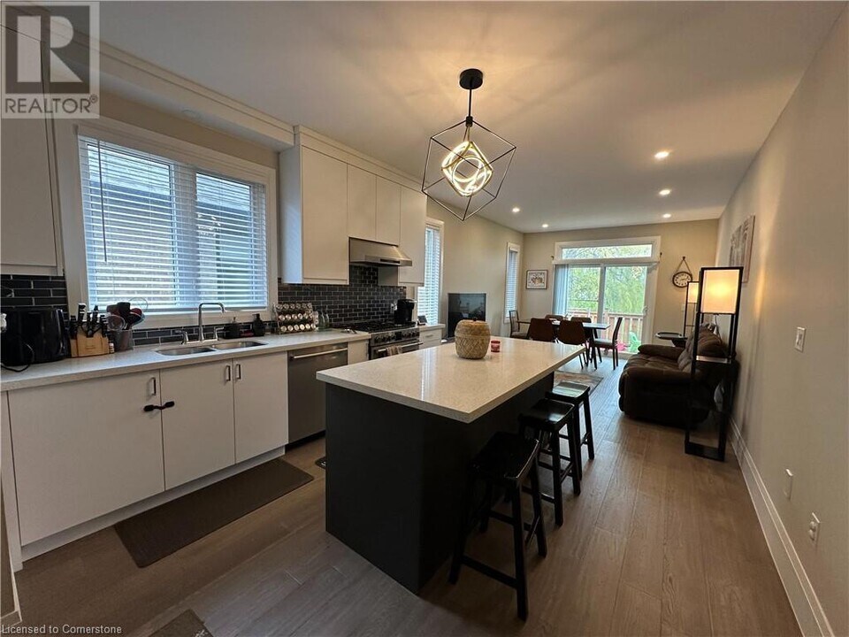 45 Eleanor Ave in Hamilton, ON - Building Photo