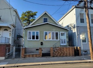 46 Center St in Clifton, NJ - Building Photo - Building Photo