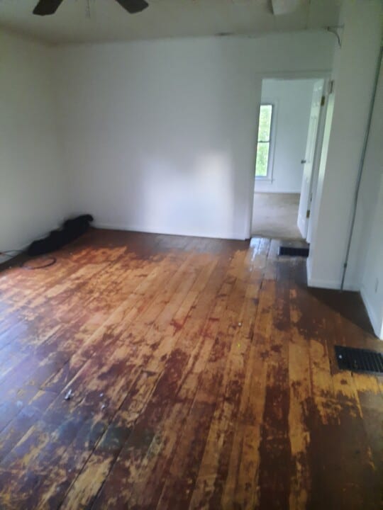 219 S Main St, Unit upstairs in Manteno, IL - Building Photo