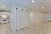 900 Meginnis Ln in Tallahassee, FL - Foto de edificio - Building Photo