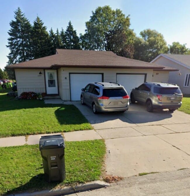 property at 2300 S Schaefer St