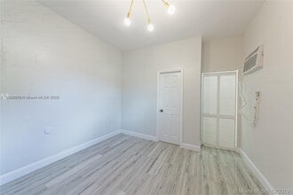 6200 Dewey St in Hollywood, FL - Foto de edificio - Building Photo