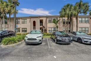 2946 S University Dr in Davie, FL - Building Photo