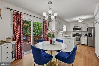 7401 Crestberry Ln in Bethesda, MD - Building Photo - Building Photo