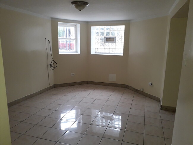 3822 W Monroe St, Unit G in Chicago, IL - Foto de edificio - Building Photo