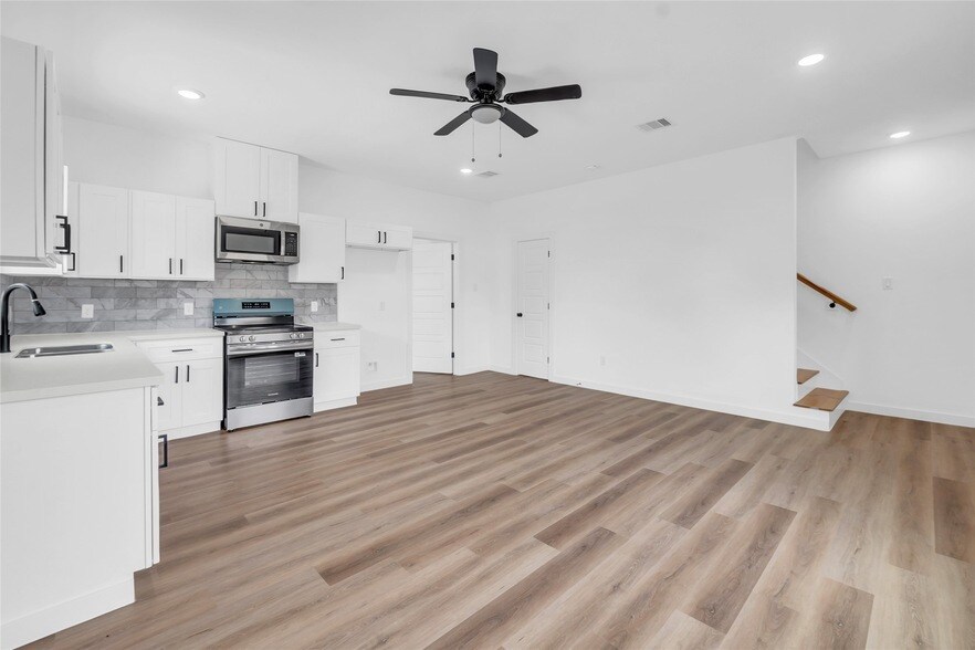 9818 Sandra St, Unit B in Houston, TX - Building Photo