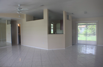 18250 Apple Rd in Ft. Myers, FL - Building Photo - Building Photo