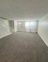 4056 Northfield Rd in Highland Hills, OH - Building Photo - Building Photo