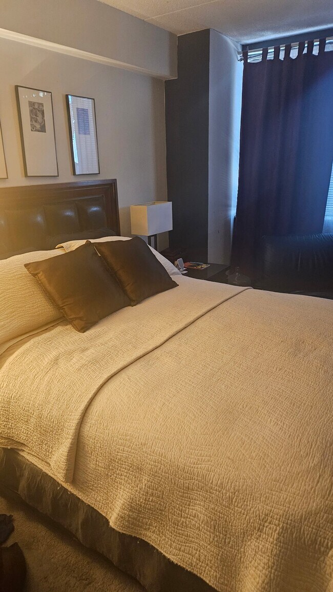 300 Cathedral Pkwy, Unit Apt 1 in New York, NY - Foto de edificio - Building Photo