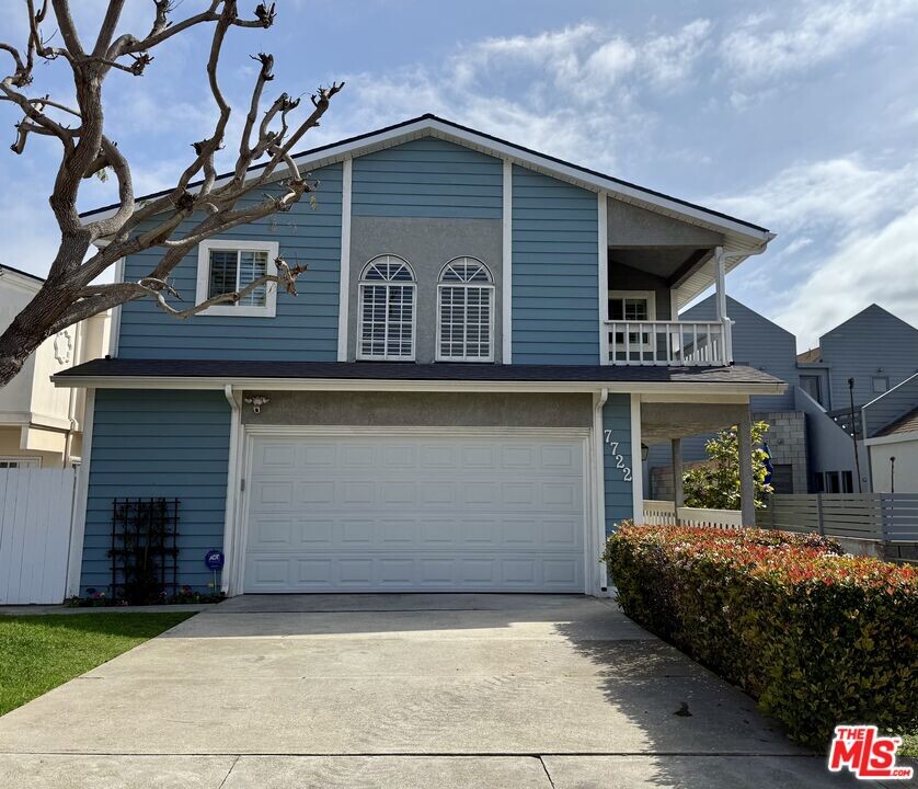 7722 W 81st St in Los Angeles, CA - Foto de edificio