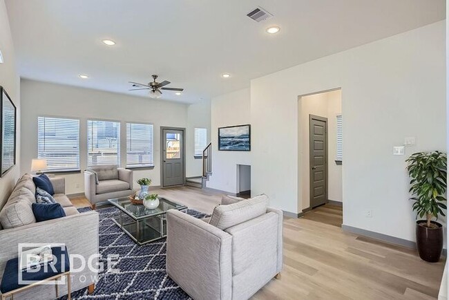property at 33126 Oak Hts Pl
