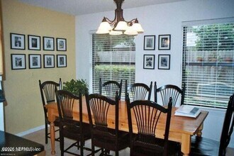 1841 Twelve Oaks Ln E in Neptune Beach, FL - Building Photo - Building Photo