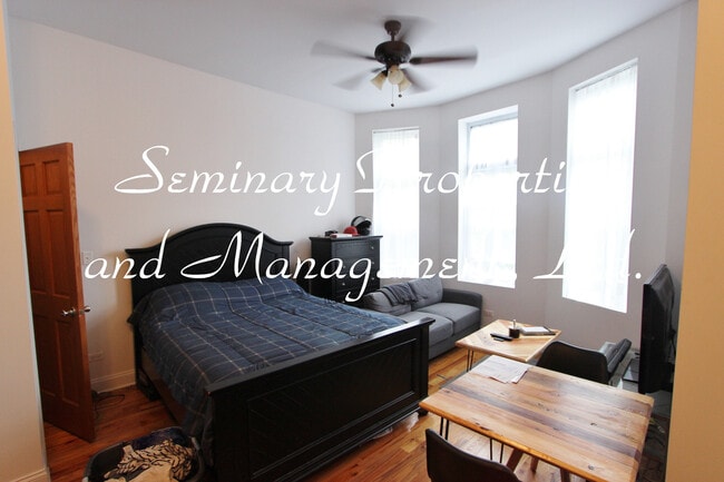 4502-04 N Paulina in Chicago, IL - Building Photo - Interior Photo