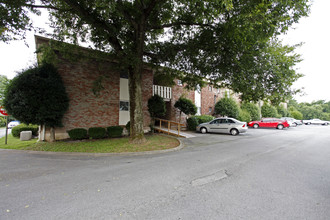 East Lake Apartments in Nashville, TN - Building Photo - Building Photo