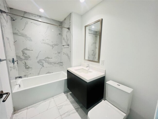 851 NE 1st Ave in Miami, FL - Building Photo - Building Photo