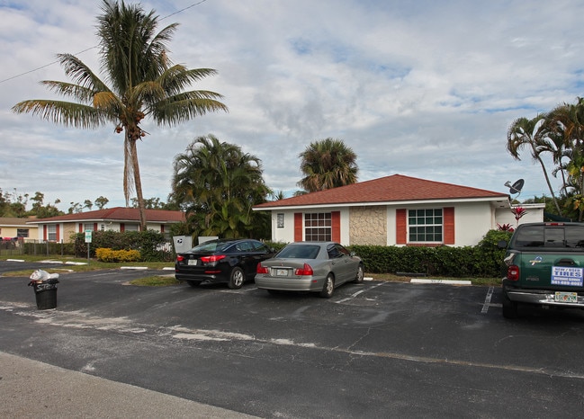 4671-4681 Myrtle Ln in West Palm Beach, FL - Foto de edificio - Building Photo