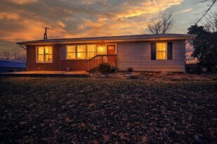 108 Cottonwood Dr in Greeneville, TN - Building Photo