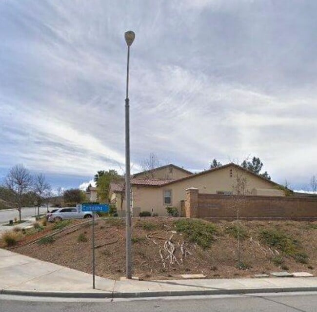 34199 Camelina St in Lake Elsinore, CA - Foto de edificio - Building Photo