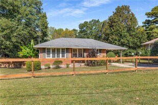2149 Settle Cir SE in Atlanta, GA - Building Photo