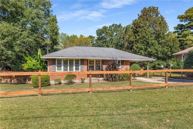 property at 2149 Settle Cir SE