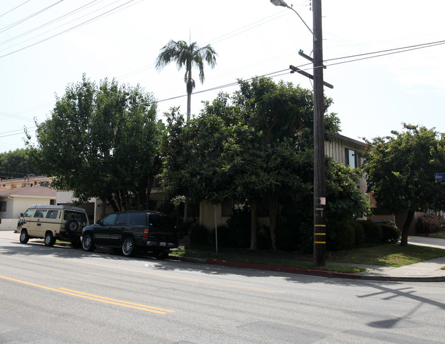 11620 Ohio Ave in Los Angeles, CA - Foto de edificio - Building Photo