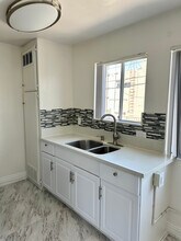6123 Eleanor Ave, Unit 104 in Los Angeles, CA - Building Photo - Building Photo