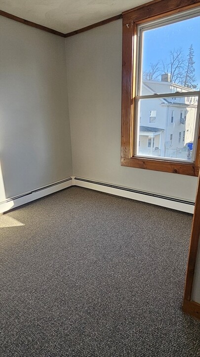 204 High St-Unit -2 in Fall River, MA - Building Photo