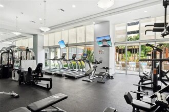 2775 NE 187th St, Unit 325 in Miami, FL - Building Photo - Building Photo
