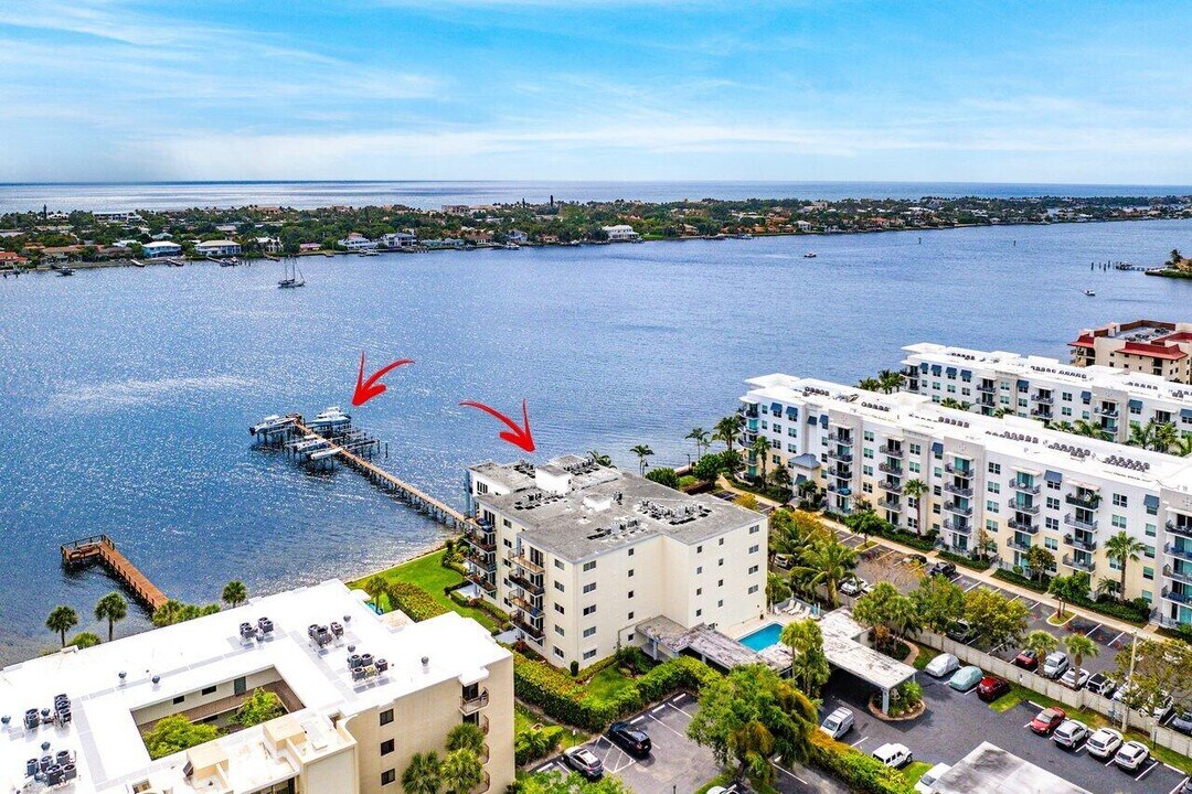 1206 S Lake Dr in Lantana, FL - Building Photo
