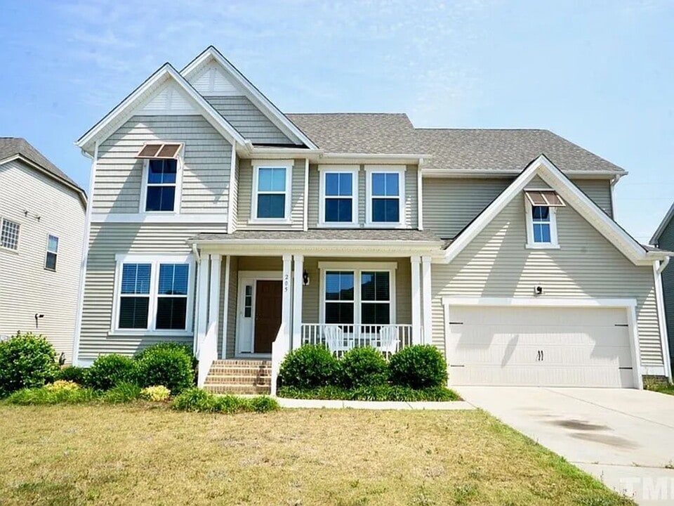 205 Cabot Dr in Holly Springs, NC - Building Photo